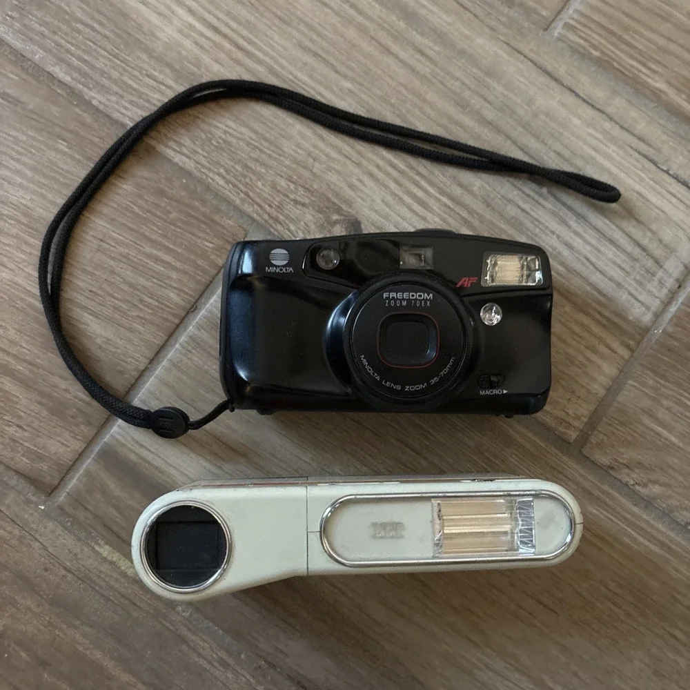Minolta Freedom Zoom 70EX Point & Shoot 35mm Film & ITT Fashion Flash For  Parts